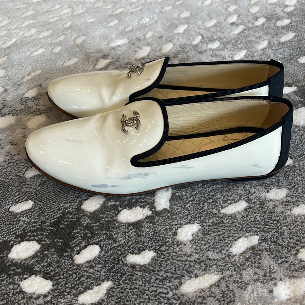 CHANEL White and Black Loafers - Picture 4 of 6